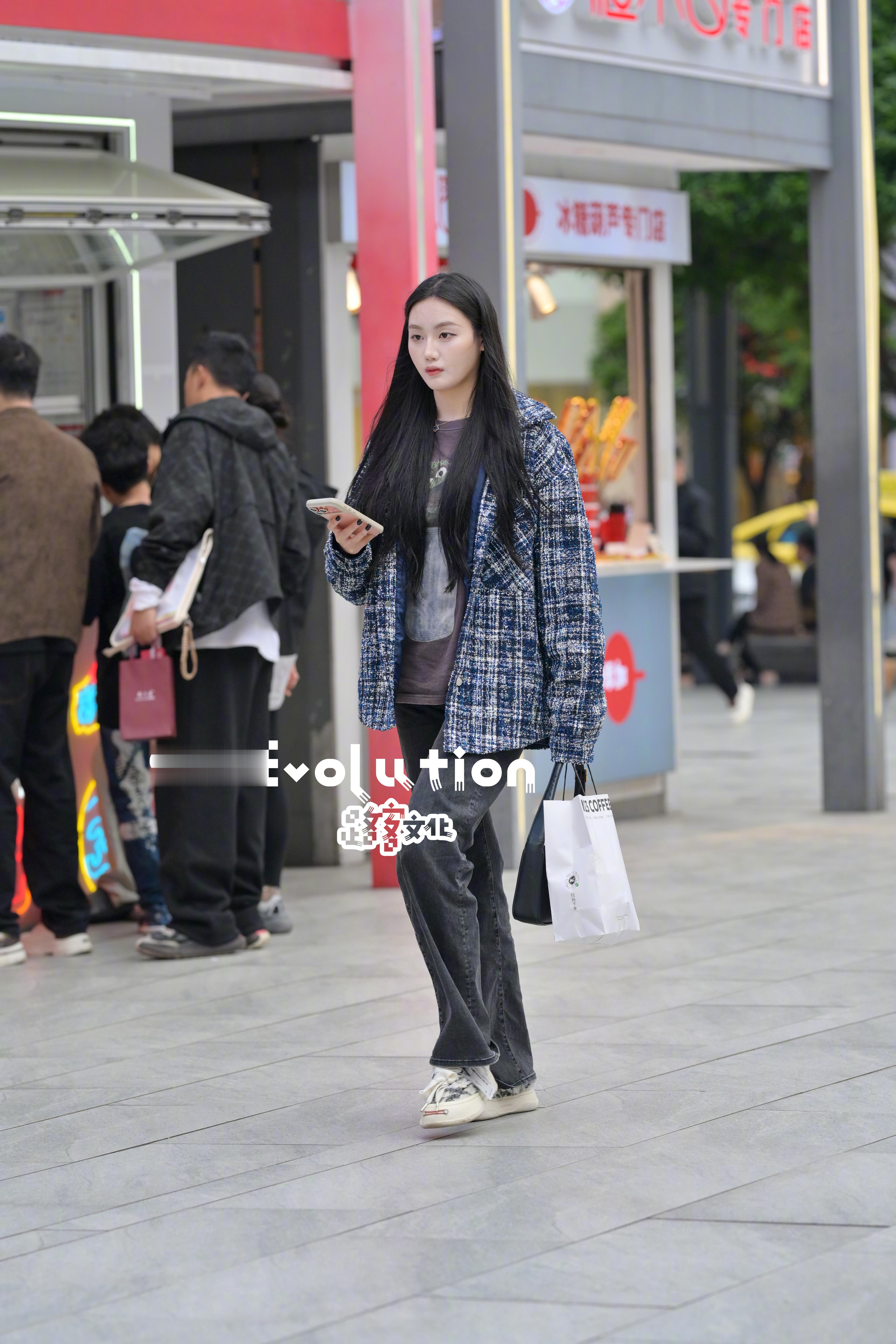 据说重庆今年的夏天超级长 应该是从四月中就要开始。。。。 