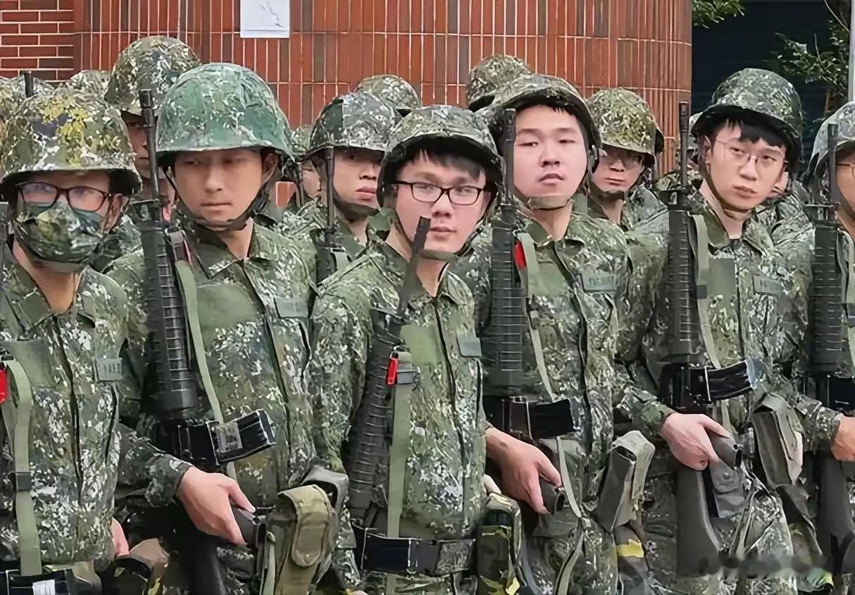 台湾有个当兵的，在网上留了一句话，问的是仗要是打输了，阵亡抚恤金到底找谁去领。这