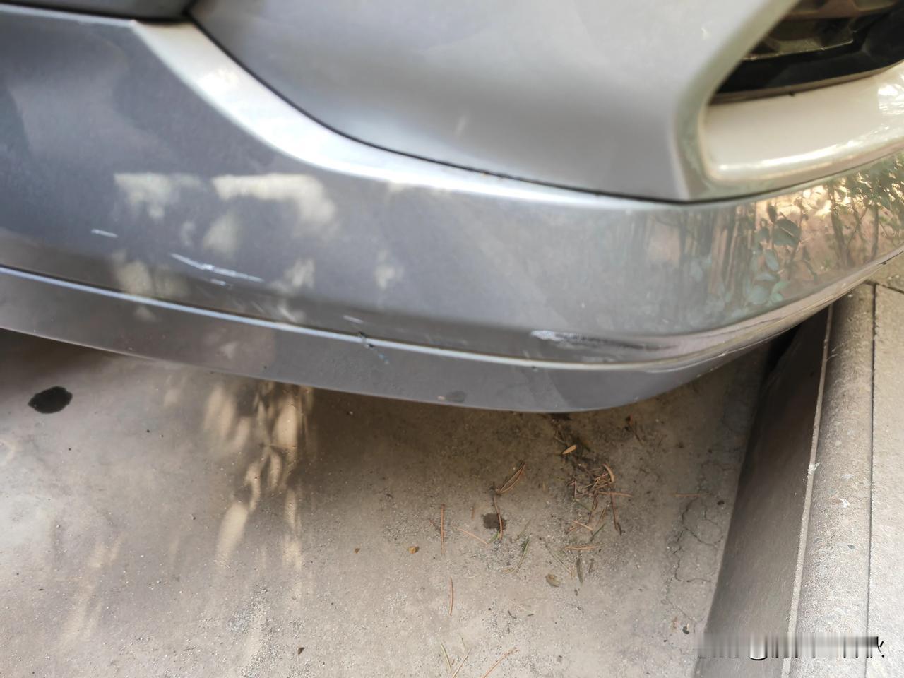 爱车今天受伤了，今天去菜市场买菜，出来发现有人把车给刮了一下 ，对方早已逃之夭夭