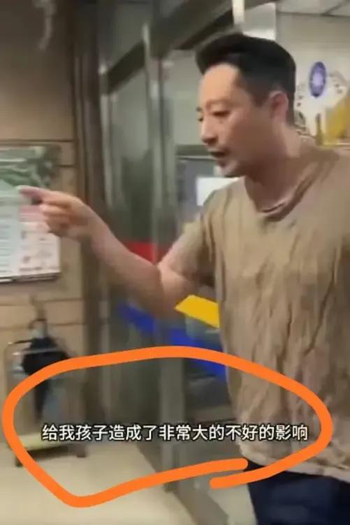 不知道汪小菲怎么想的，本来舆论都是偏向他了，这么做真的太冲动了
下午直播的时候还