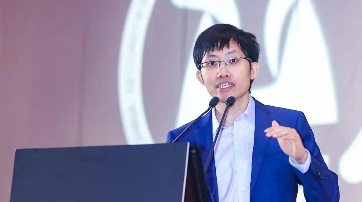 “中美差距究竟有多大？”DeepSeek创始人梁文峰2月语出惊人！他说，中国AI