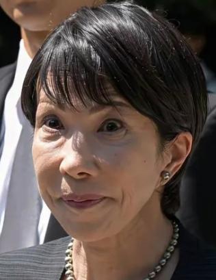 高市早苗要以身试“凶宅”
从国是直通车消息得知高市早苗近日将搬进首相公邸。公邸已