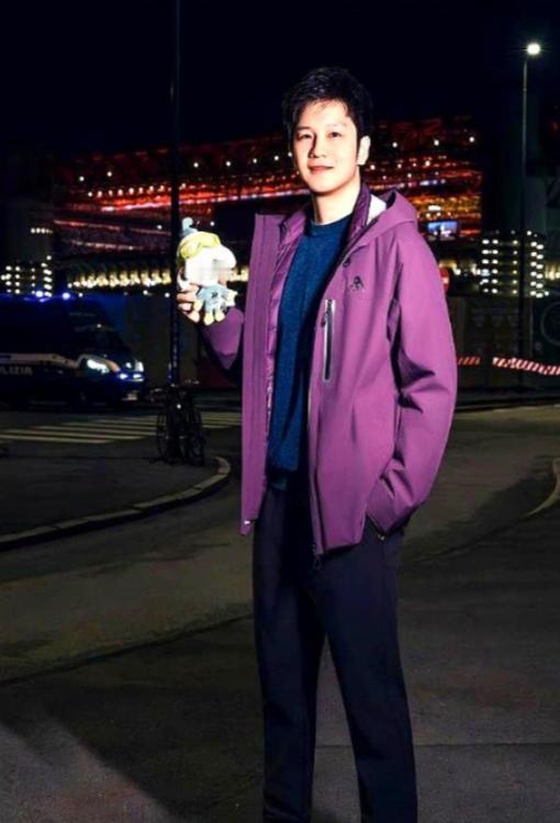 刚帮球队拿下德国杯，樊振东就收到了“逐客令”？ 俱乐部经理把续约合同摆上桌面，却