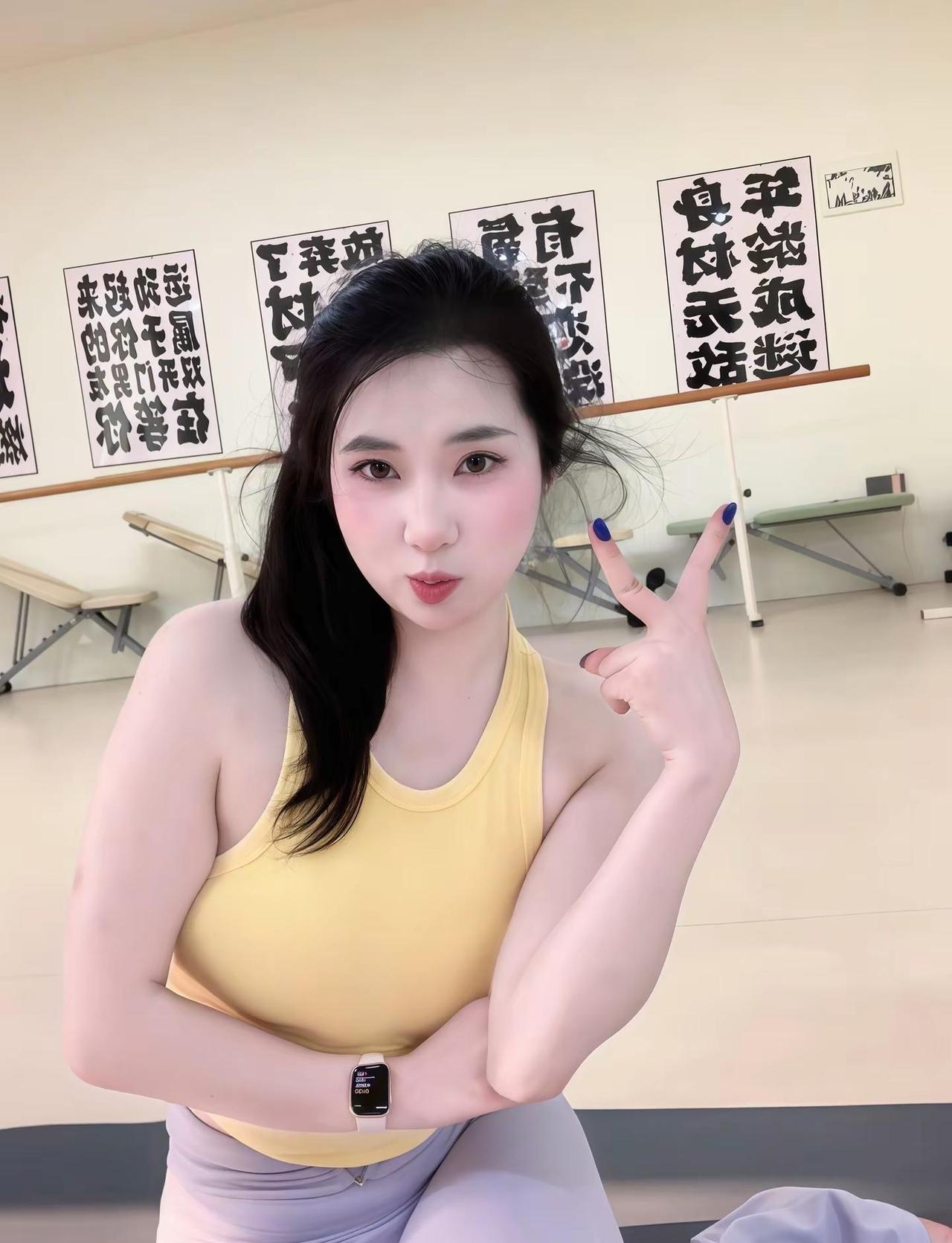 我是生活的嚼嚼者=ω=.💬。粉色瑜伽服穿搭 挑战瑜伽服穿搭 运动瑜伽服穿搭 健