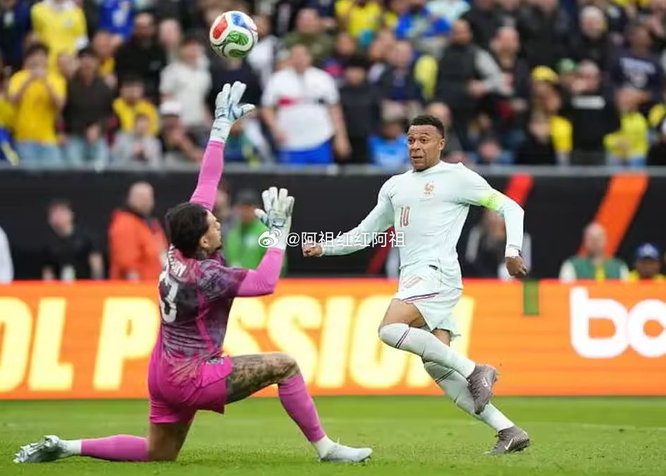 在北京时间今天凌晨进行的一场友谊赛中，巴西队1-2不敌法国队。赛后，巴西队首发门