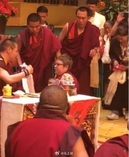 这歌词还真是…很难想象，韩红是一名党员、曾经还是一名军人… 