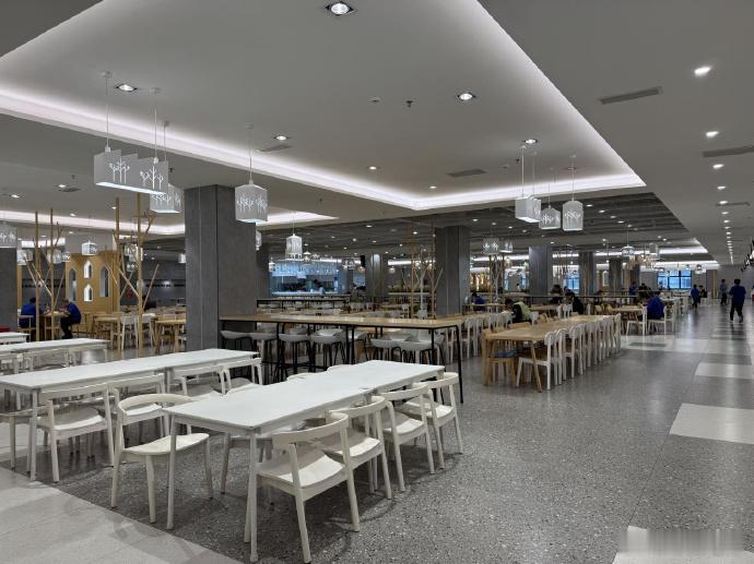 月薪上万抢人！比亚迪春季扩招4000+，藏着什么秘密？比亚迪扩招抢人才促发展，深