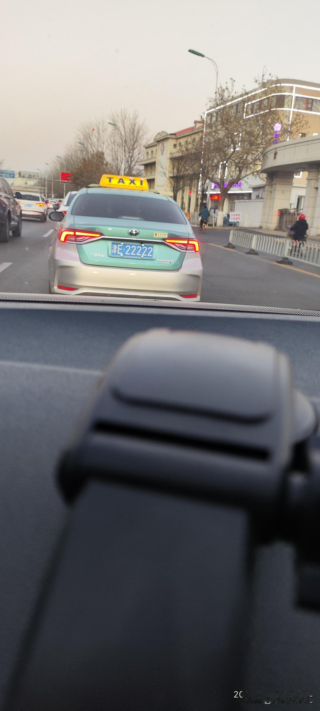 竟然有5个2
这要是卖的话，你们觉得这个车牌能够卖多少？