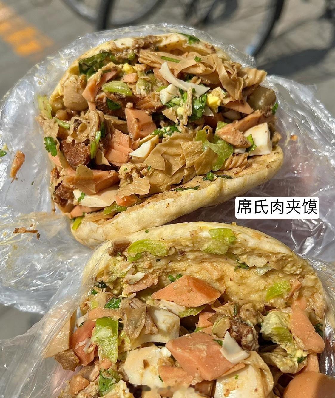 全国高校美食攻略 提到中传美食，席氏肉夹馍在我上学的时候就在了，只是那时还没有名
