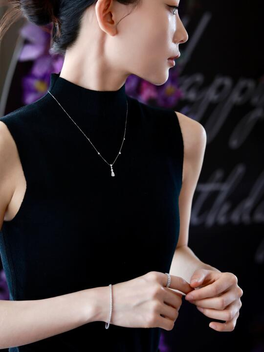 “Less is more，简单即高级。”