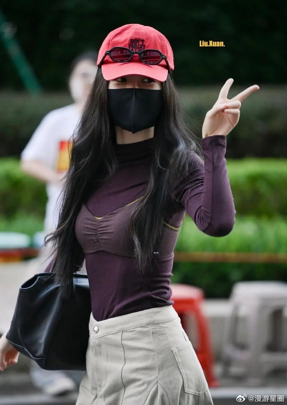 虞书欣这内衣外穿真的好掉价啊。。。 ​​​