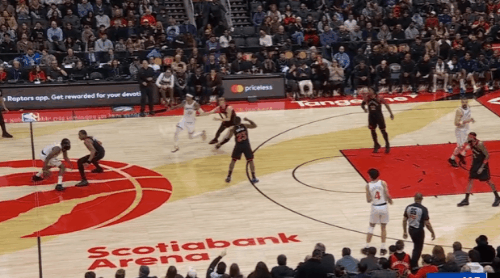 逐帧拆解：末节&加时16分率队逆转取胜，哈登技术细节解析图1持球过半场后立即抓早