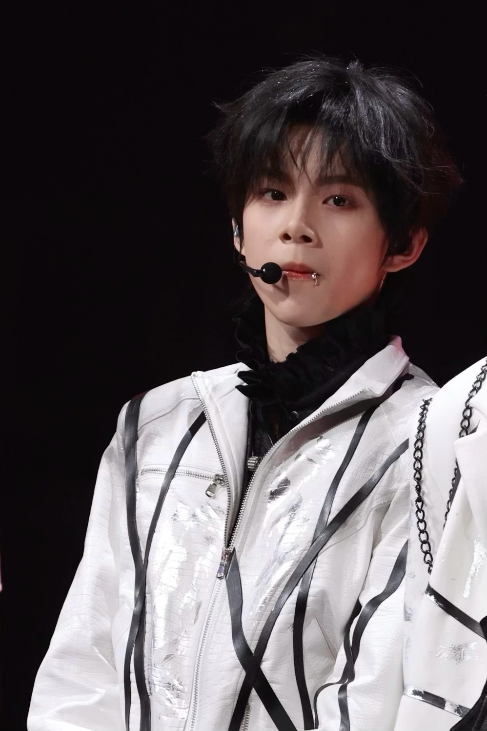 自从看到有人说陈思罕带这个唇环就像耍牙的我就回不去了… 