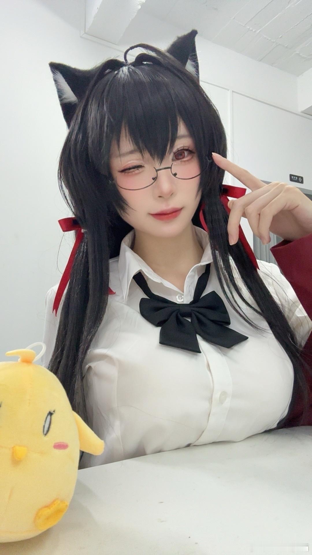 谁能拒绝黑发黑丝猫耳眼镜娘大凤呢？！#碧蓝航线##大凤# ​​​