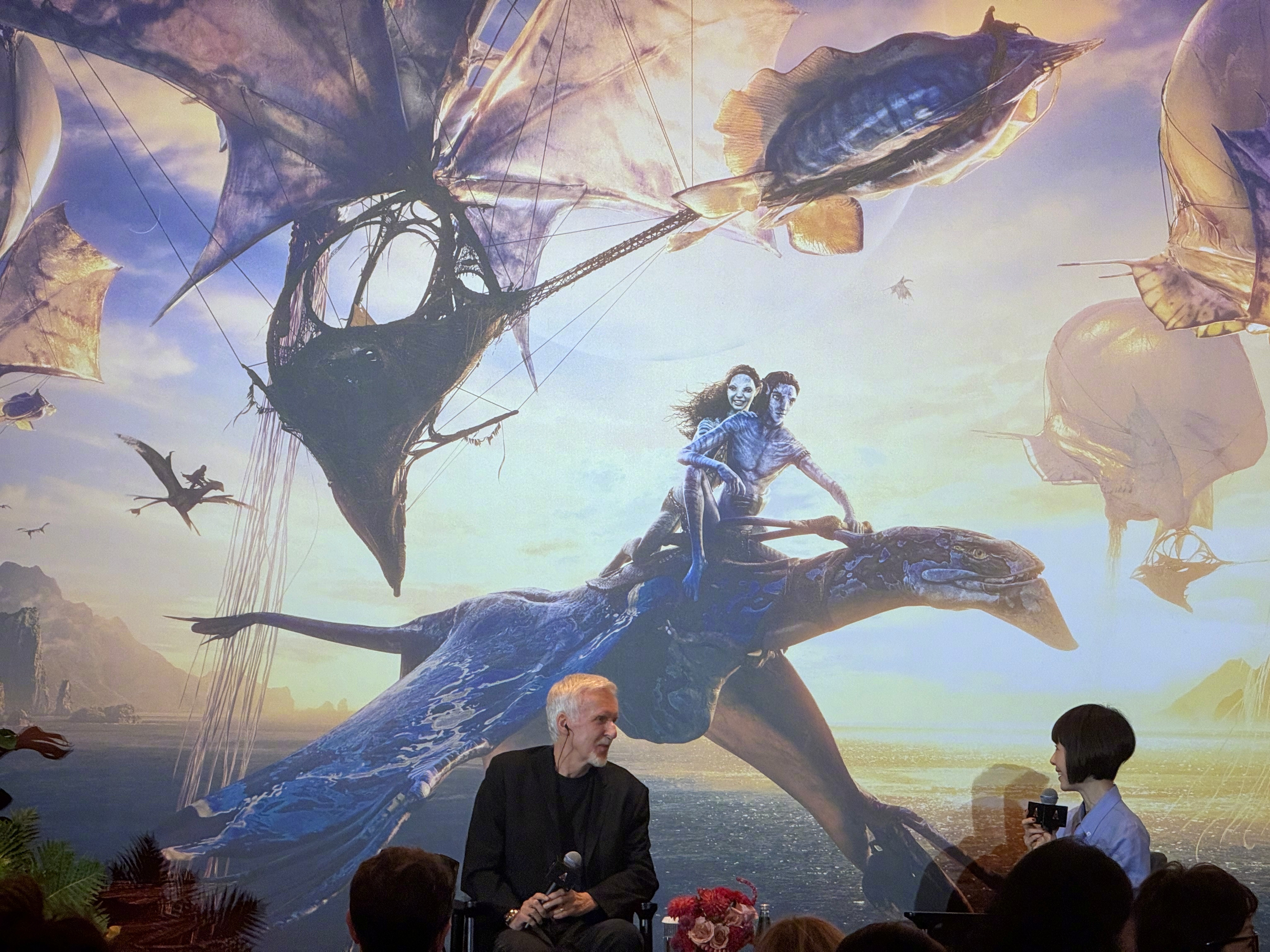 海南岛国际电影节 詹姆斯·卡梅隆大师班，总结一下。从电影制作方面来说，AI只能做