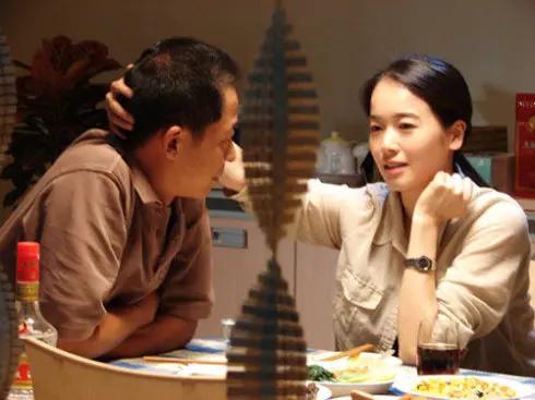 无意间看到一位情感专家，对结婚这件事的解读，简直一针见血——

“但凡一个人独处