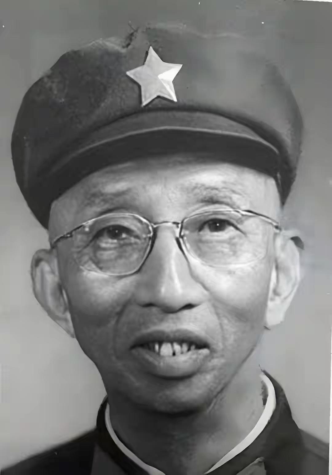 1955年授衔，53岁老将从中将名单被划为少将。他不要待遇，只给粟裕写信澄清一事