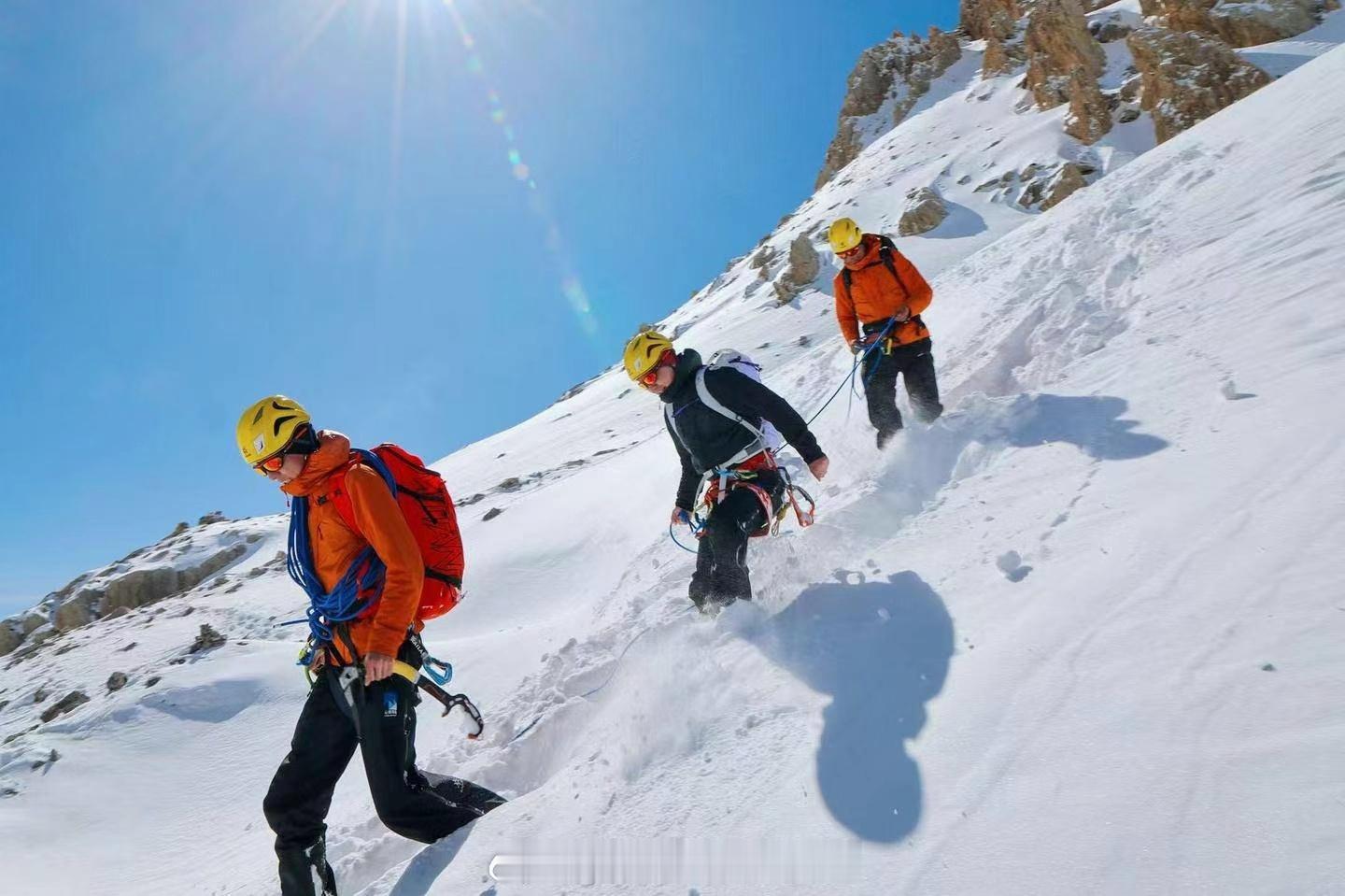 一个冬天没下雪3月中旬的北京下雪了！北京的雪下得好认真北京下雪 ​​​