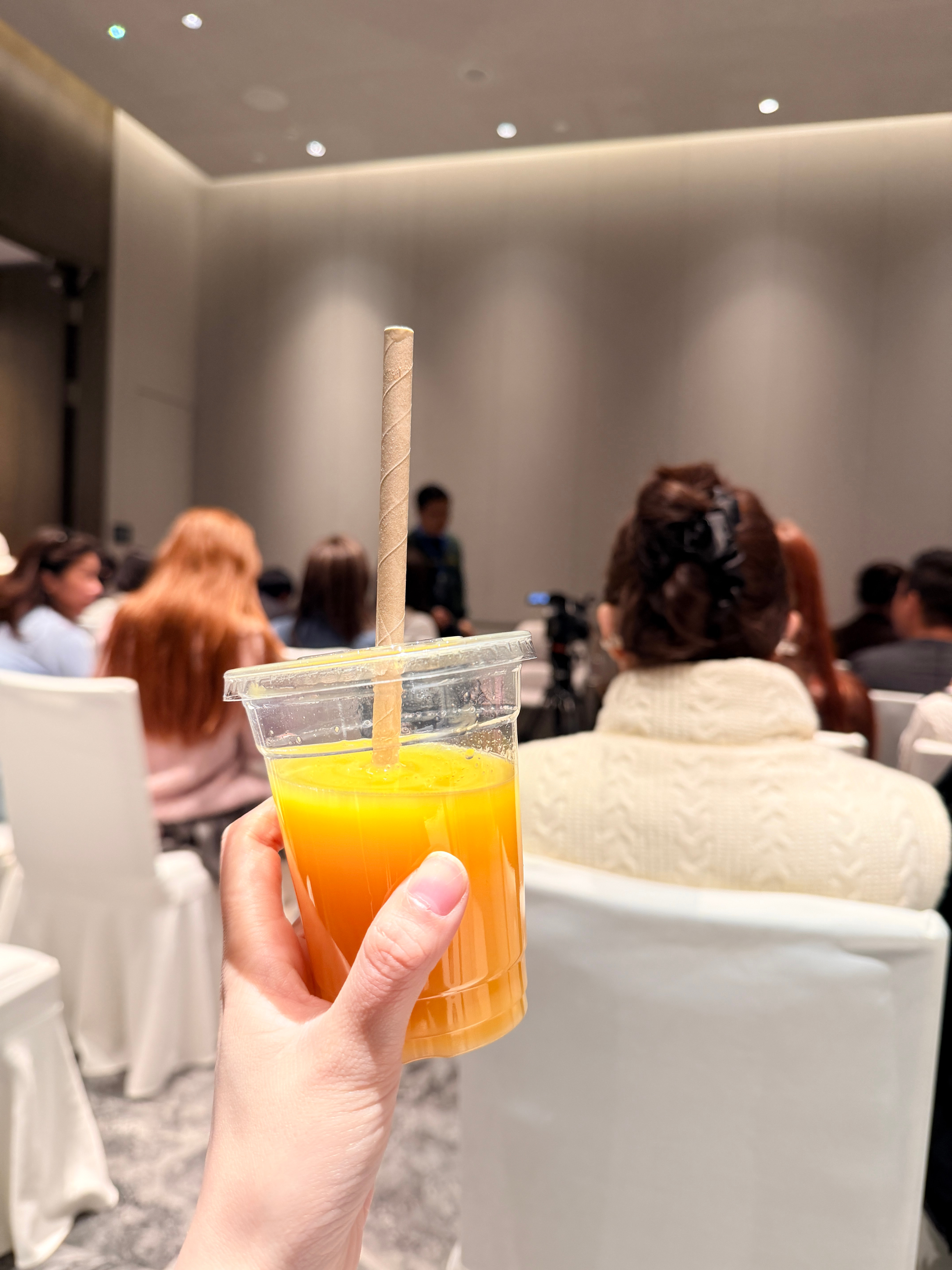 今天的课程进度80%领了一份三八节的橙汁抵达最后一场大咖面对面交流班nice~大