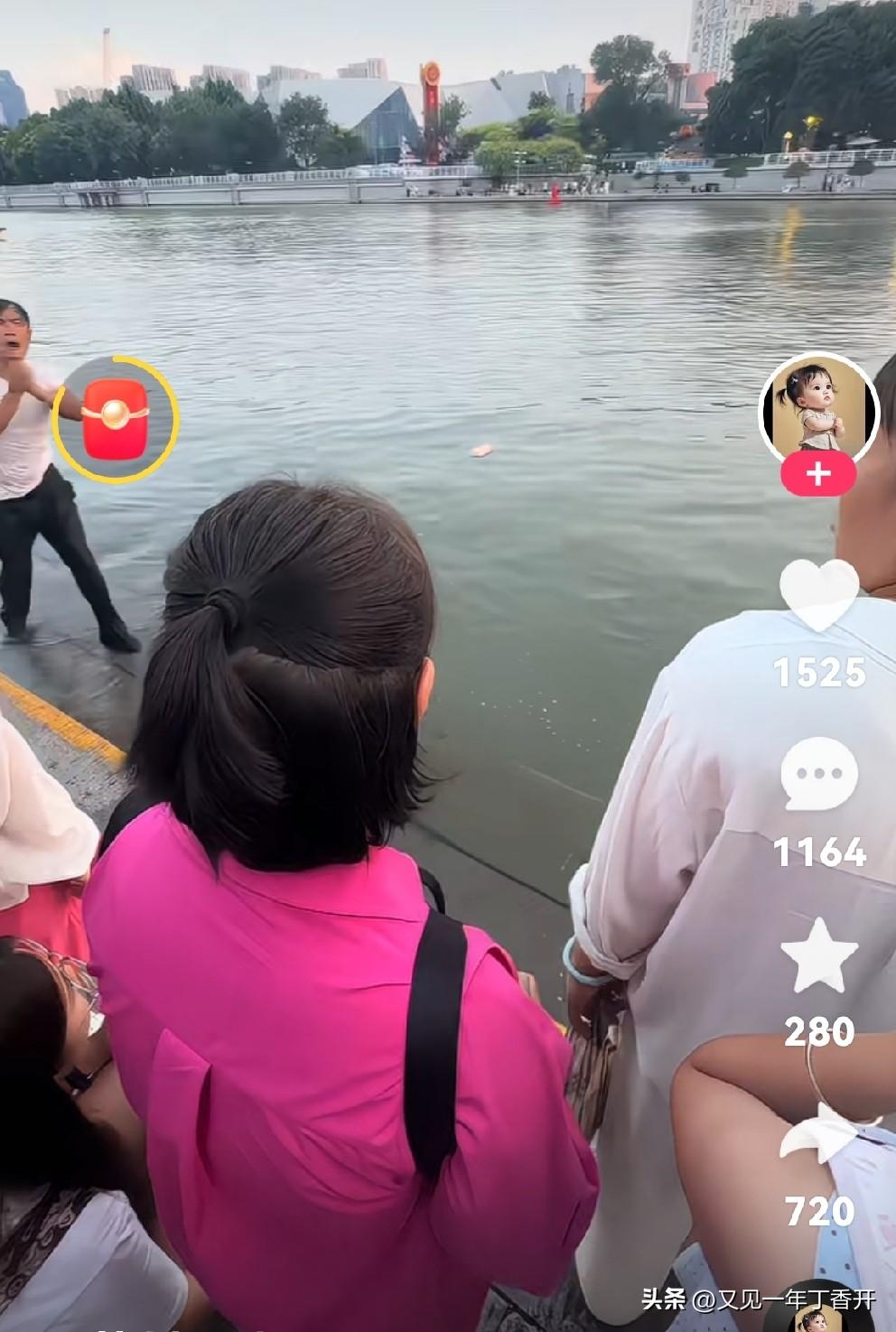 我承认我是比较胆小的，在水边走保持一定的安全距离

天津那对落水的母子视频看了挺