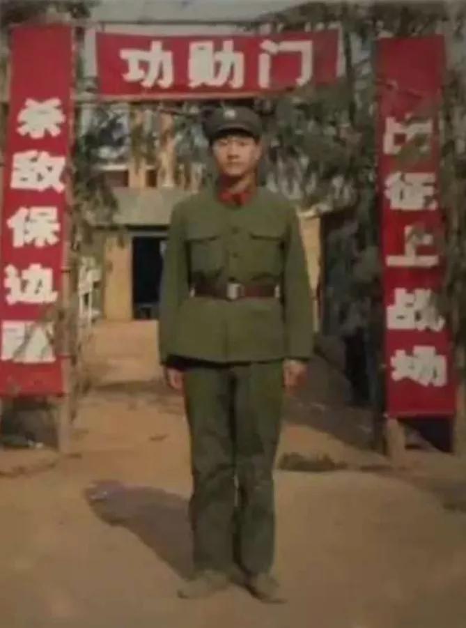 他在老山前线壮烈牺牲，母亲悲伤过度，导致精神失常。时隔多年，郁钧剑在 “等着我”