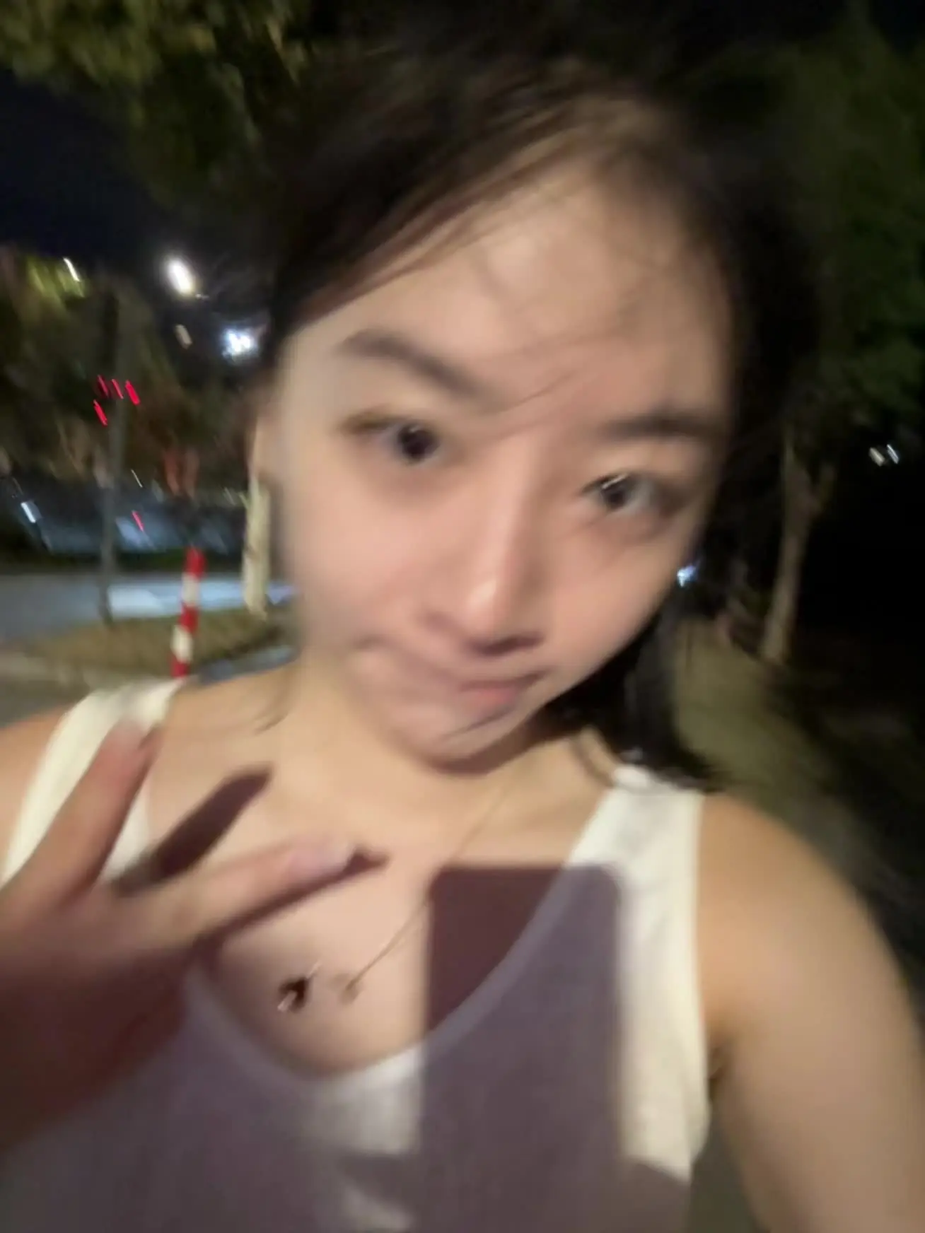 日子怎么可能和谁过都一样呢对的人是锦上添花错的人就是自我消耗