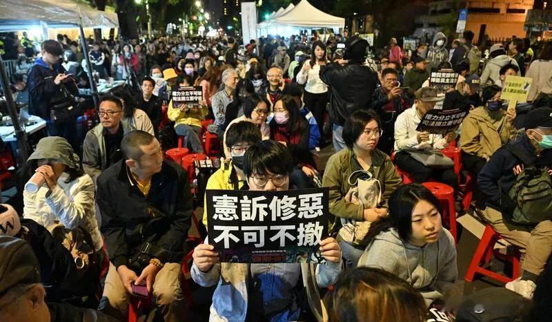 台独团体立院外集结     反“宪讼法修法”   骂翁晓玲“混蛋”

18个台独