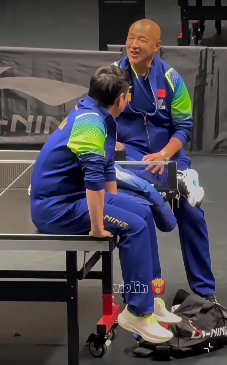 莎宝回国后
感觉整个国乒的氛围都轻松起来了
之前大家都很担心她呢
Coco和师傅