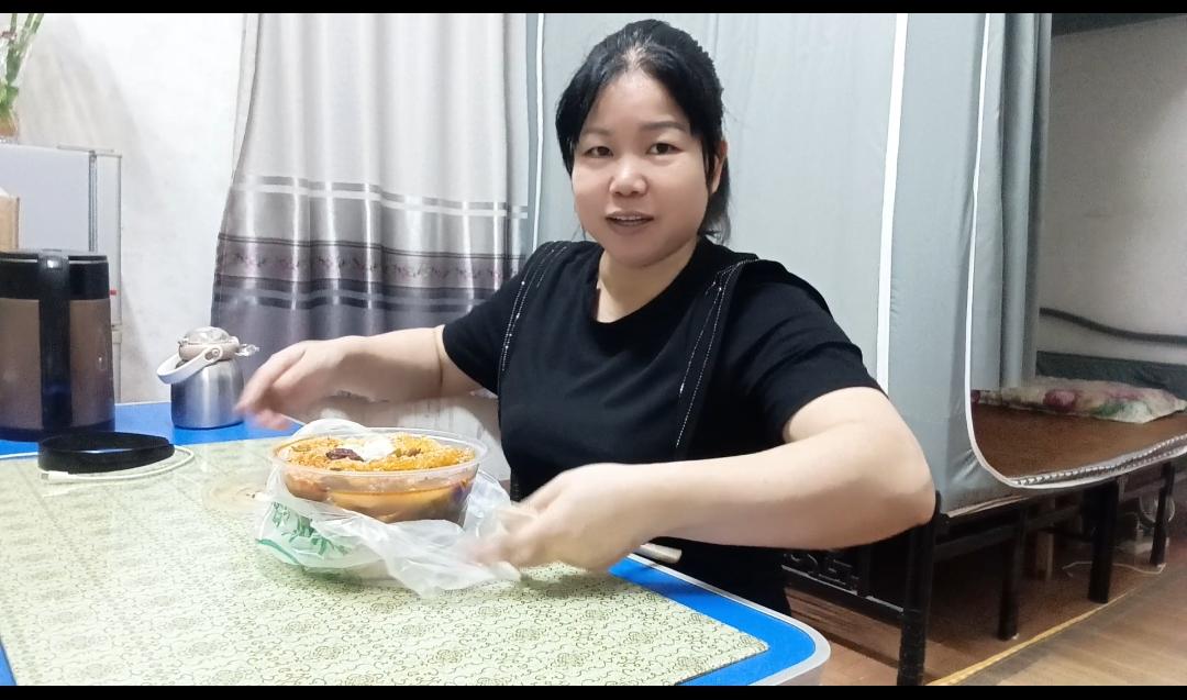 现在很多男人都说，给我一个老婆我都不要。说自己挣钱自己花。自己辛辛苦苦挣的钱，为
