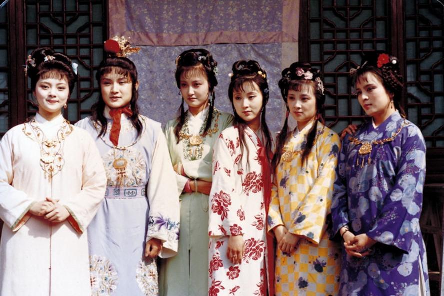 最近两个月，沉迷于红楼系列，读了一系列关于解析红楼的书籍和批注，也看了87版红楼