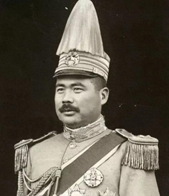 1945年冯玉祥宴请毛泽东，直言蒋介石设下鸿门宴，毛泽东却幽默回应：我是来向你们
