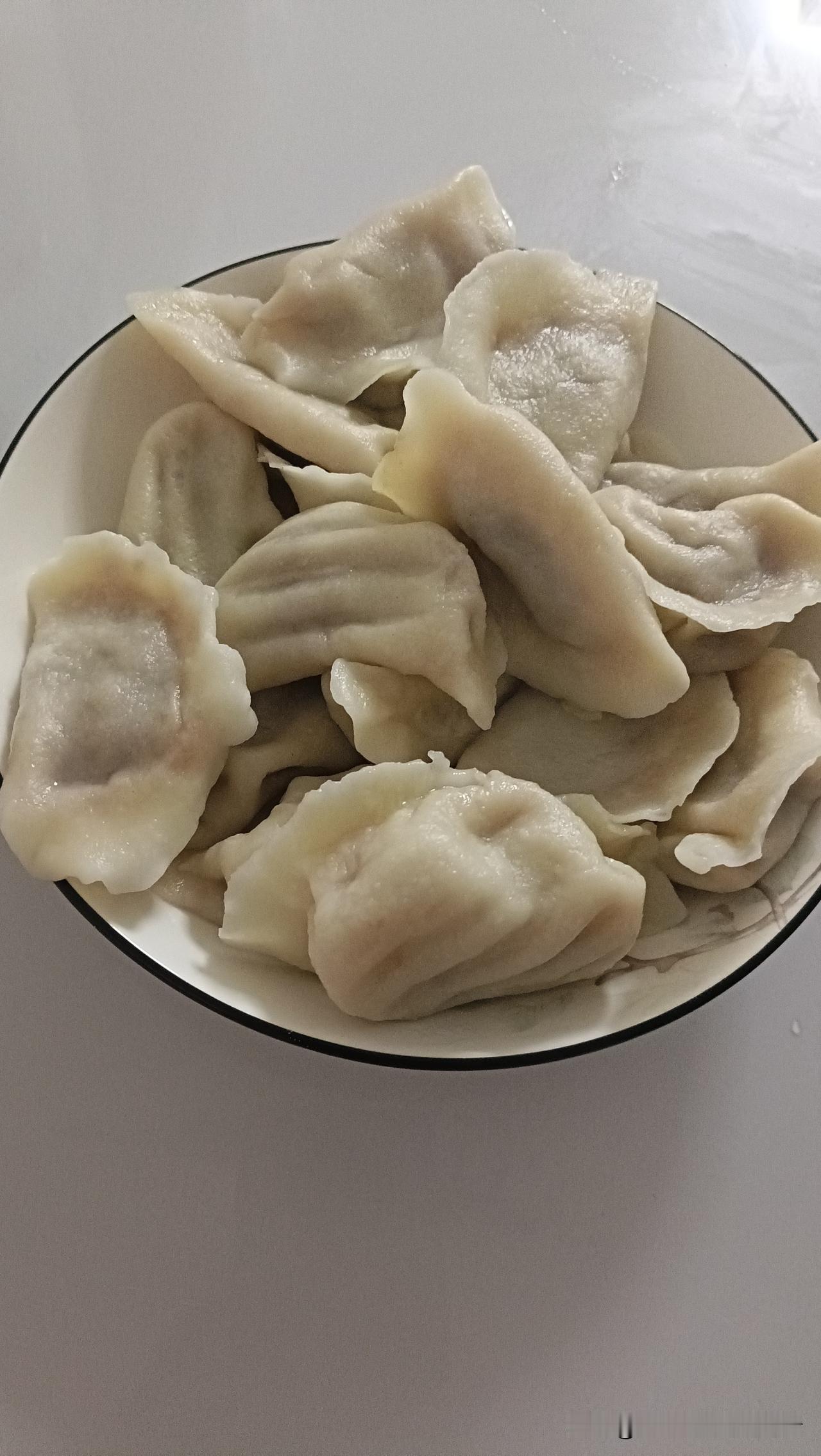 “你穷，你赞同吗？”这话一出口，真能噎得人半天说不出话。
 
我穷吗？钱包瘪的时