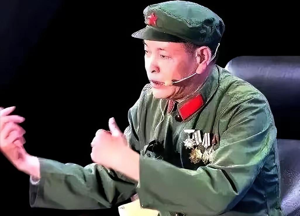 1979 年对越自卫反击战高平战场，步兵副班长李金斧缴获越军遗弃的 37 毫米高