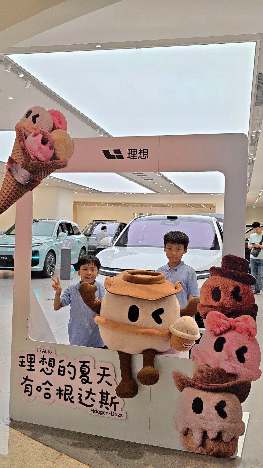 爆个我自己瞎想出来理想汽车libubu计划1.理想同学环游快闪店试营业后将专为正