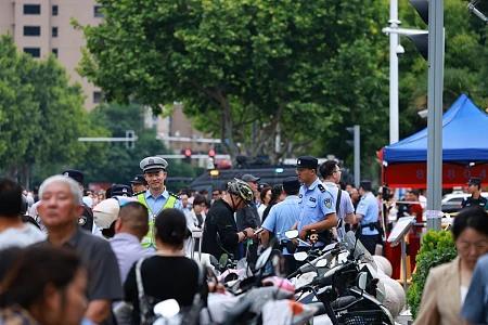 如果只统计在编治安警察的总人数，印度大约210万人、中国公安民警约200万人，稳
