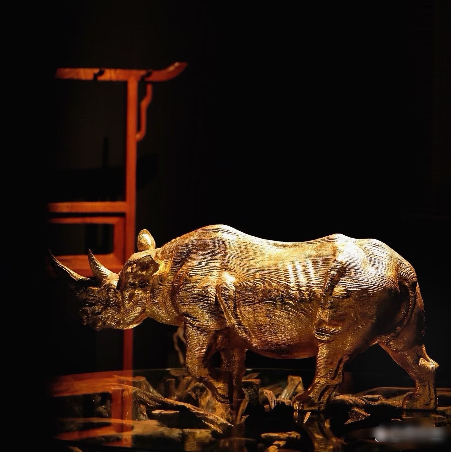 估计最近欧美股市因为格陵兰岛的问题不会好了，地缘政治导致贵金属会继续上涨。应该早