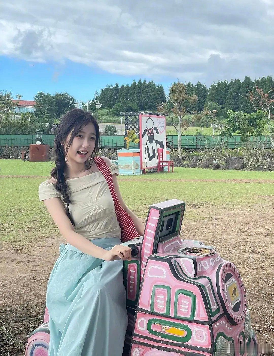 虞书欣这张跟twice里的那个人好像呀，都好兔[思考] ​​​