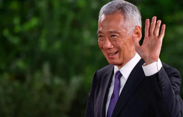 李显龙直接挥刀斩断了同宗同祖的血脉羁绊。他当着全场的面把中国人的感情牌扔在地上，