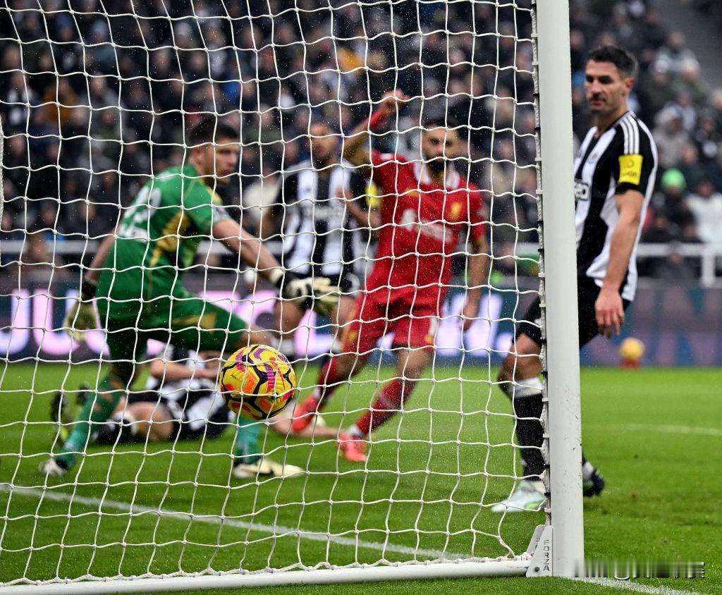 全场战报 | 纽卡斯尔联 3-3 利物浦

第13分钟，麦卡利斯特弧顶拿球起脚爆