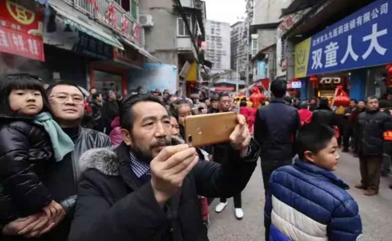 羞死人了！昨天，6个韩国人来贵阳游玩，看了黄果树瀑布、青岩古镇、梵净山等景区，晚