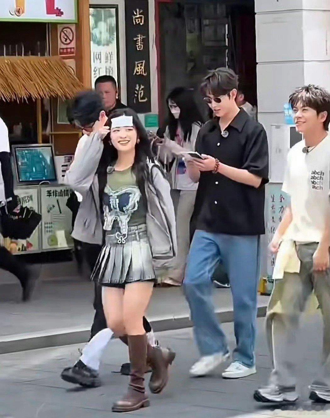 沈月这样的身高和身材管理是怎么在内娱混的。 ​​​