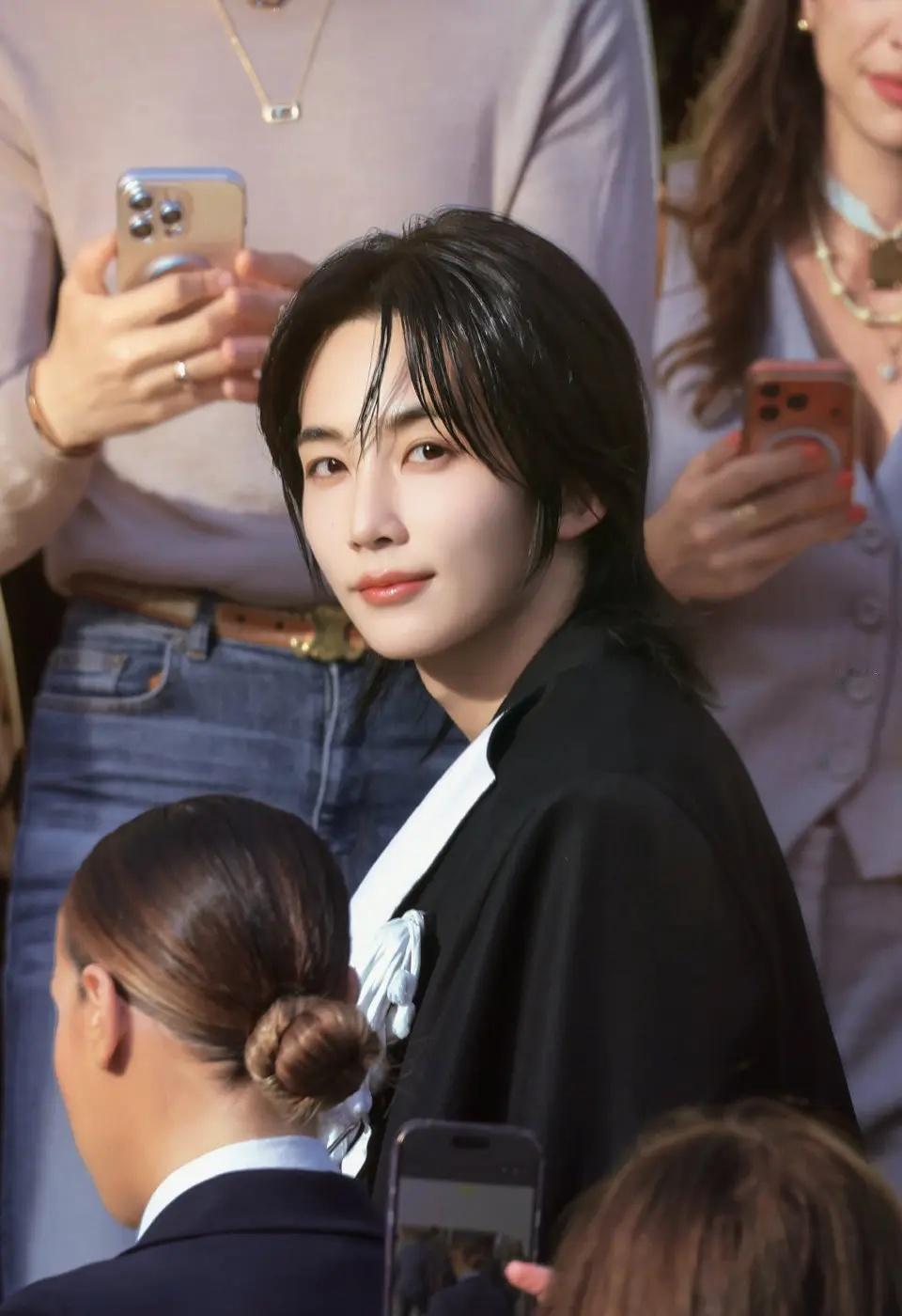 尹净汉巴黎时装周。完全Prince，神来的，尹净汉全肯定！！图片出处见水印wb，
