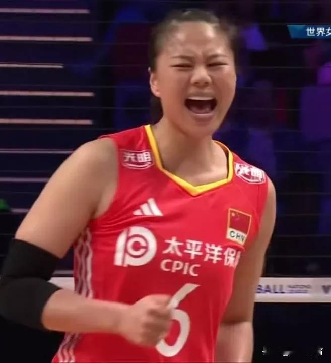 中国—荷兰第二局，中国队25：23扳回一局。
第二局中国队自失控制不错，但荷兰队
