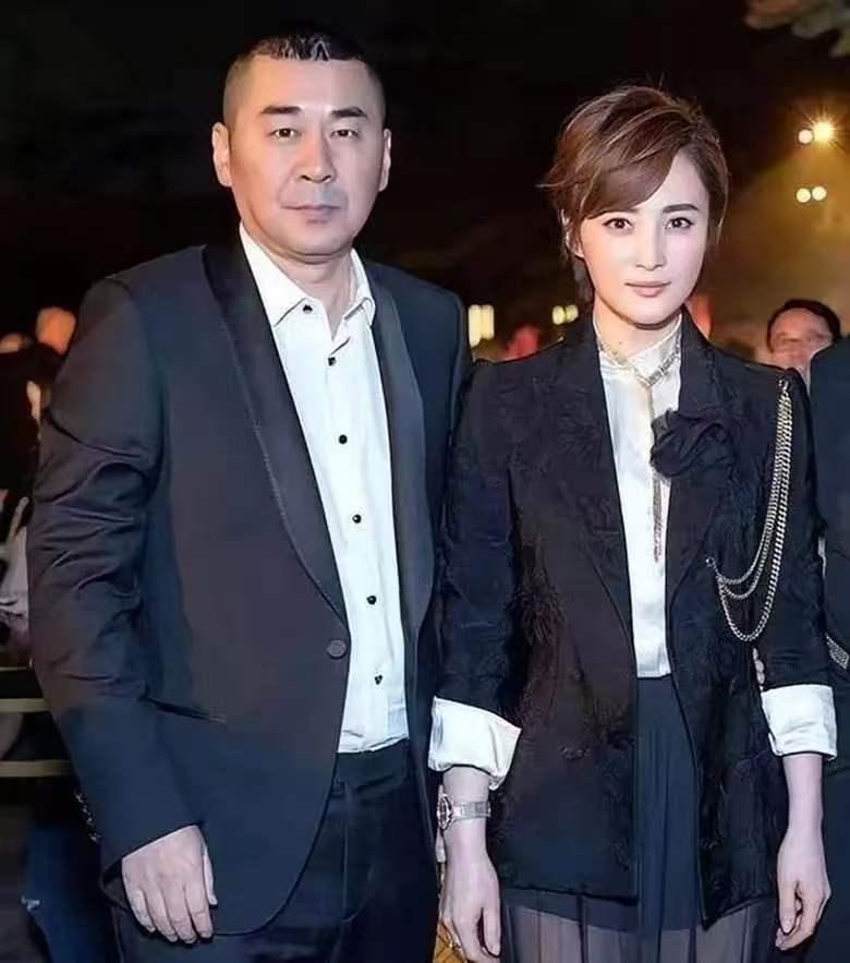 很多人到今天都觉得意外：当年红透半边天、被誉为古装第一美人的蒋勤勤，身边从不缺外