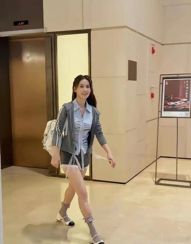 始终觉得她的美貌被低估了 