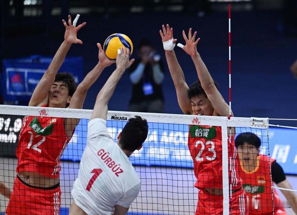 中国男排 vs 土耳其男排 完整前瞻+胜负预测
 
赛事：2026世界男排联赛波