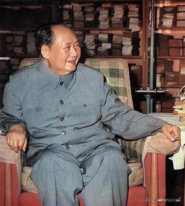 今天是毛主席他老人家逝世50周年纪念日。毛主席我们永远怀念您！