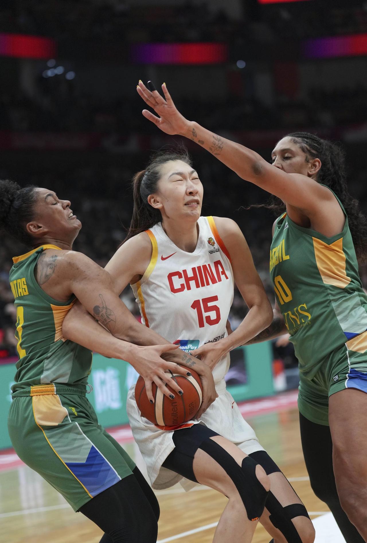 李月汝和韩旭同时在场存在的问题

首先，是她们俩还处于磨合阶段，双方都还不能适应