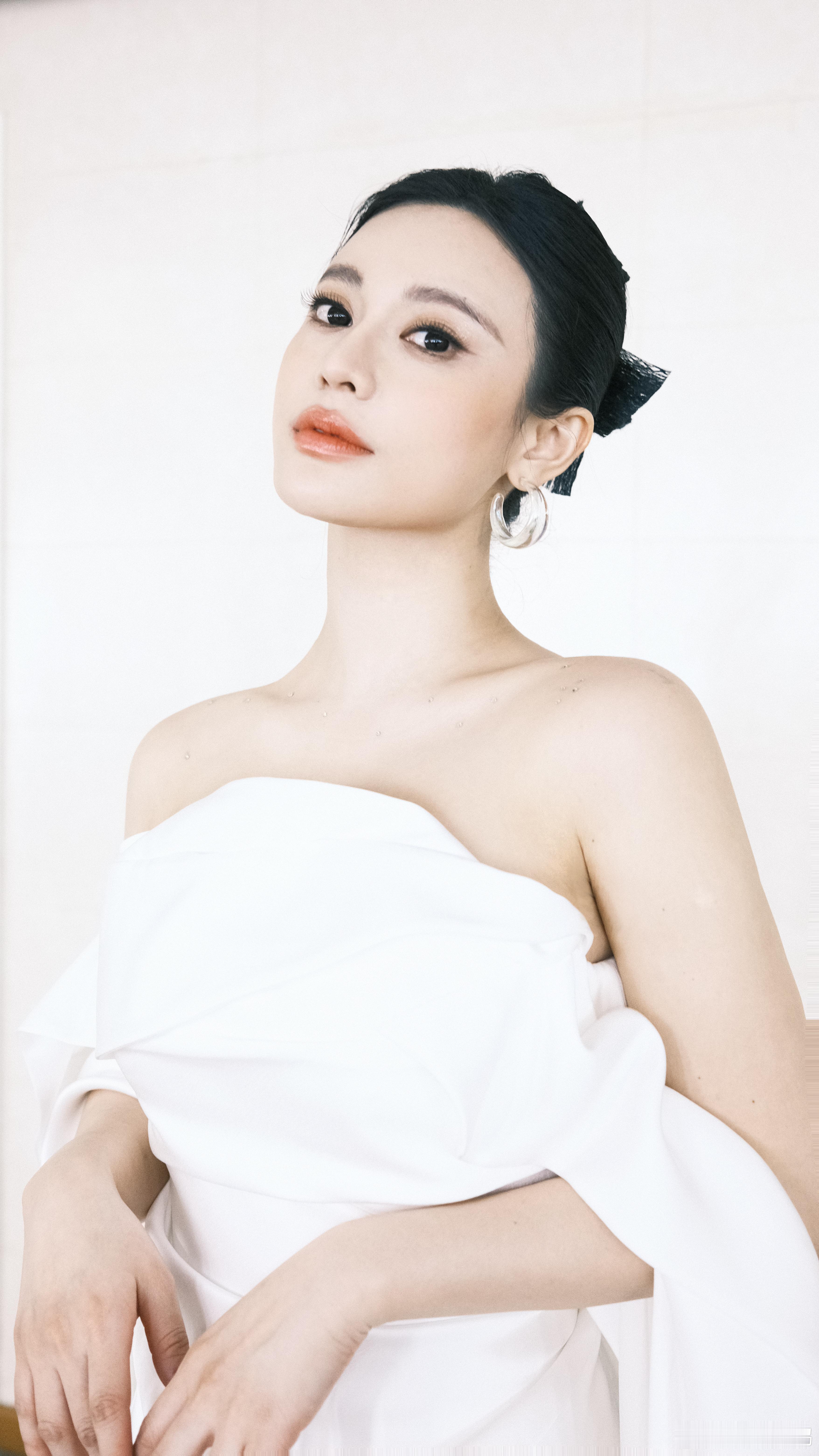 陈佳妮中国唱将去淋雨燃起来了中国唱将陈佳妮 谁懂啊家人们！看《中国唱将》被陈佳妮