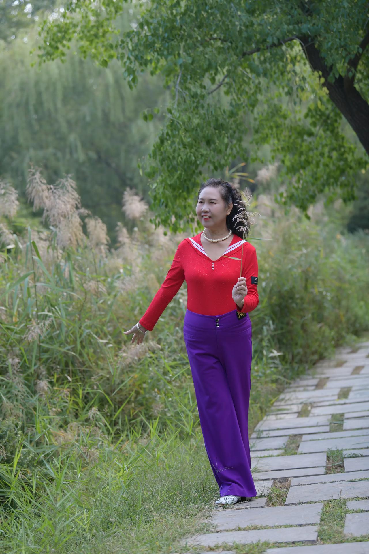 金秋十月，秋天的味道，拍摄于龙湖公园。#秋冬公园随拍# #晚秋美景抓拍# #公园